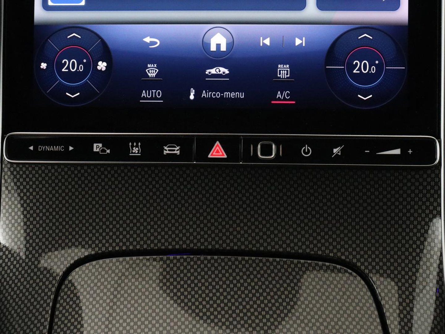Mercedes-Benz C-Klasse 200 Launch Edition AMG Line | Leder | Cruise control | Stoelverwarming | Camera | Park assist | Sfeerverlichting | 19" velgen