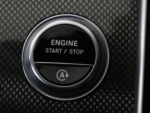 Mercedes-Benz C-Klasse 200 Launch Edition AMG Line | Leder | Cruise control | Stoelverwarming | Camera | Park assist | Sfeerverlichting | 19" velgen