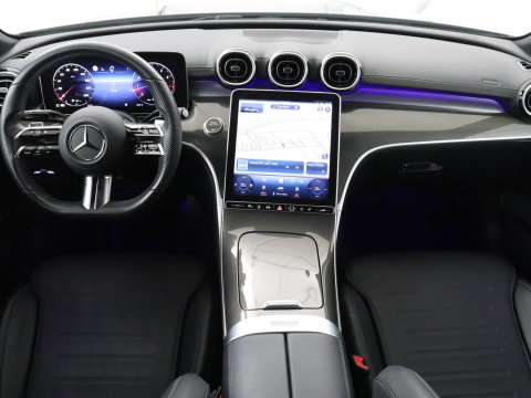 Mercedes-Benz C-Klasse 200 Launch Edition AMG Line | Leder | Cruise control | Stoelverwarming | Camera | Park assist | Sfeerverlichting | 19" velgen