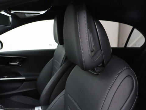 Mercedes-Benz C-Klasse 200 Launch Edition AMG Line | Leder | Cruise control | Stoelverwarming | Camera | Park assist | Sfeerverlichting | 19" velgen