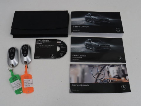 Mercedes-Benz C-Klasse 200 Launch Edition AMG Line | Leder | Cruise control | Stoelverwarming | Camera | Park assist | Sfeerverlichting | 19" velgen