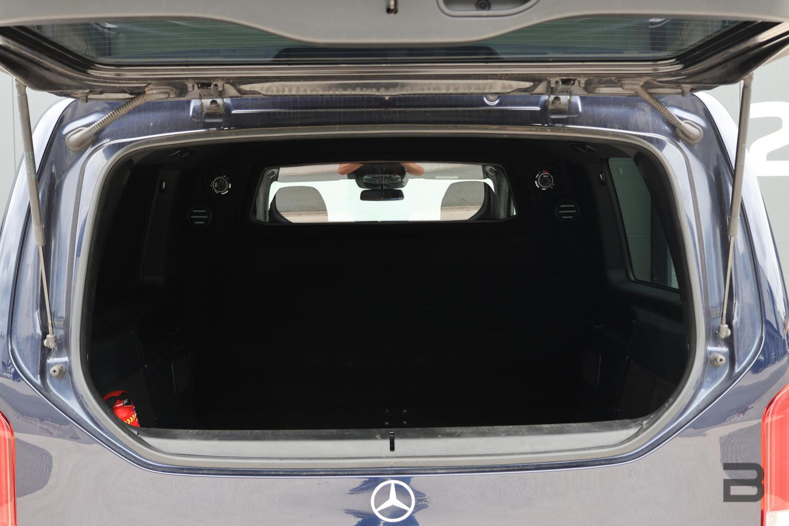 Mercedes-Benz V-Klasse 250d Lang DC Edition / AMG line / Stoelventilatie / Stoelverwarming / 2x Scuifdeur / Maestro surroundsystem / Origineel NL