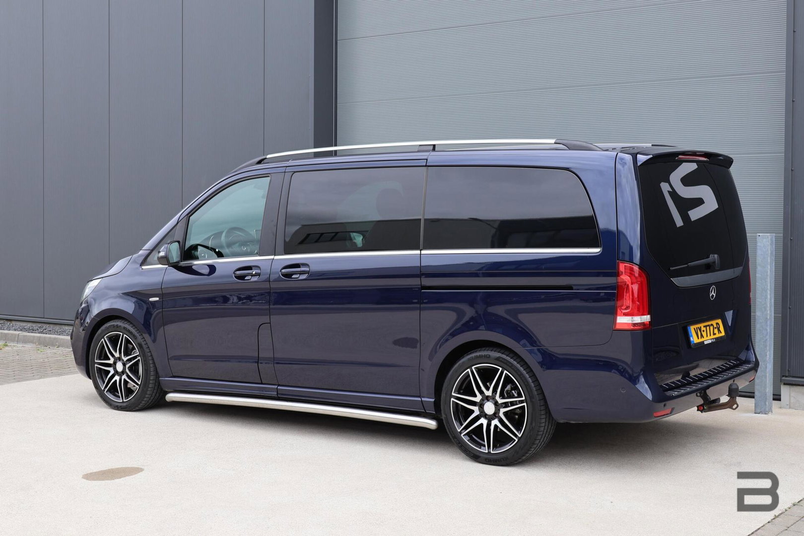 Mercedes-Benz V-Klasse 250d Lang DC Edition / AMG line / Stoelventilatie / Stoelverwarming / 2x Scuifdeur / Maestro surroundsystem / Origineel NL