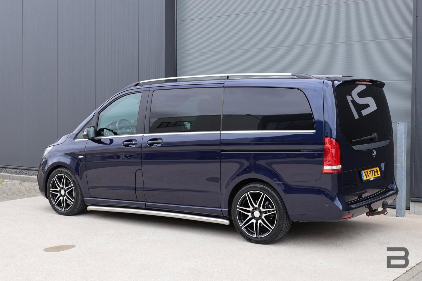 Mercedes-Benz V-Klasse 250d Lang DC Edition / AMG line / Stoelventilatie / Stoelverwarming / 2x Scuifdeur / Maestro surroundsystem / Origineel NL