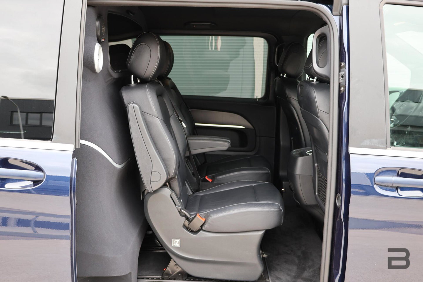 Mercedes-Benz V-Klasse 250d Lang DC Edition / AMG line / Stoelventilatie / Stoelverwarming / 2x Scuifdeur / Maestro surroundsystem / Origineel NL