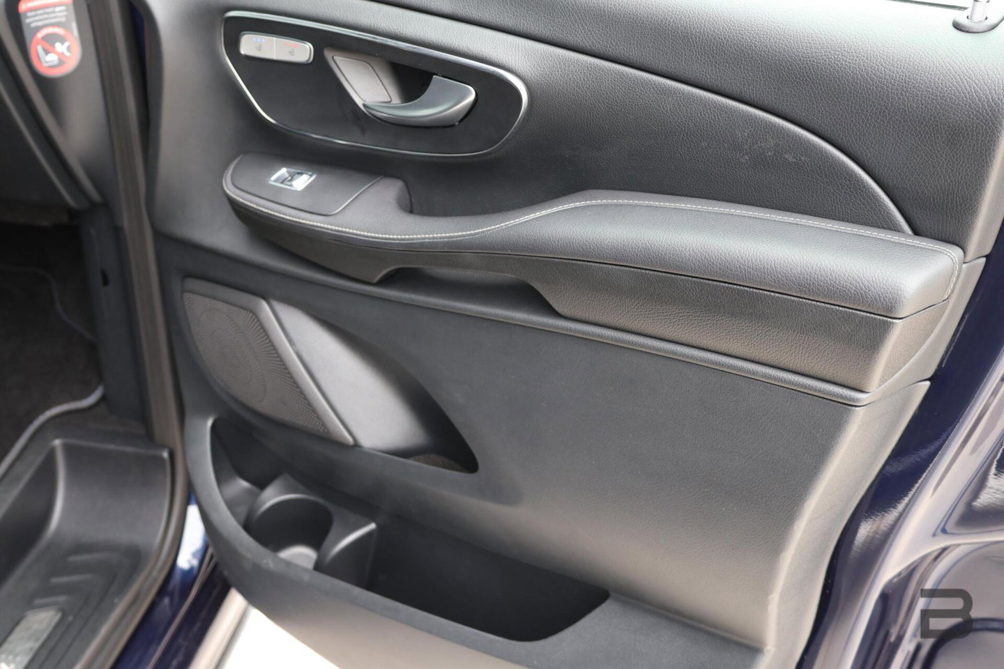 Mercedes-Benz V-Klasse 250d Lang DC Edition / AMG line / Stoelventilatie / Stoelverwarming / 2x Scuifdeur / Maestro surroundsystem / Origineel NL
