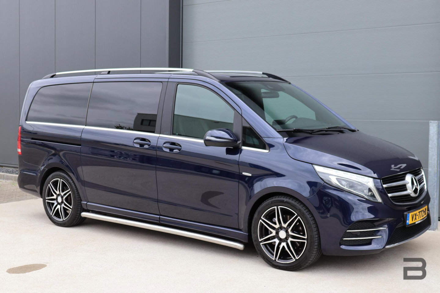 Mercedes-Benz V-Klasse 250d Lang DC Edition / AMG line / Stoelventilatie / Stoelverwarming / 2x Scuifdeur / Maestro surroundsystem / Origineel NL