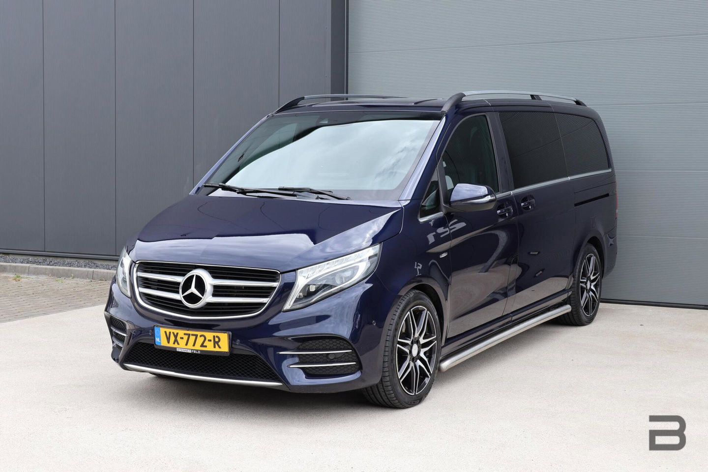 Mercedes-Benz V-Klasse 250d Lang DC Edition / AMG line / Stoelventilatie / Stoelverwarming / 2x Scuifdeur / Maestro surroundsystem / Origineel NL
