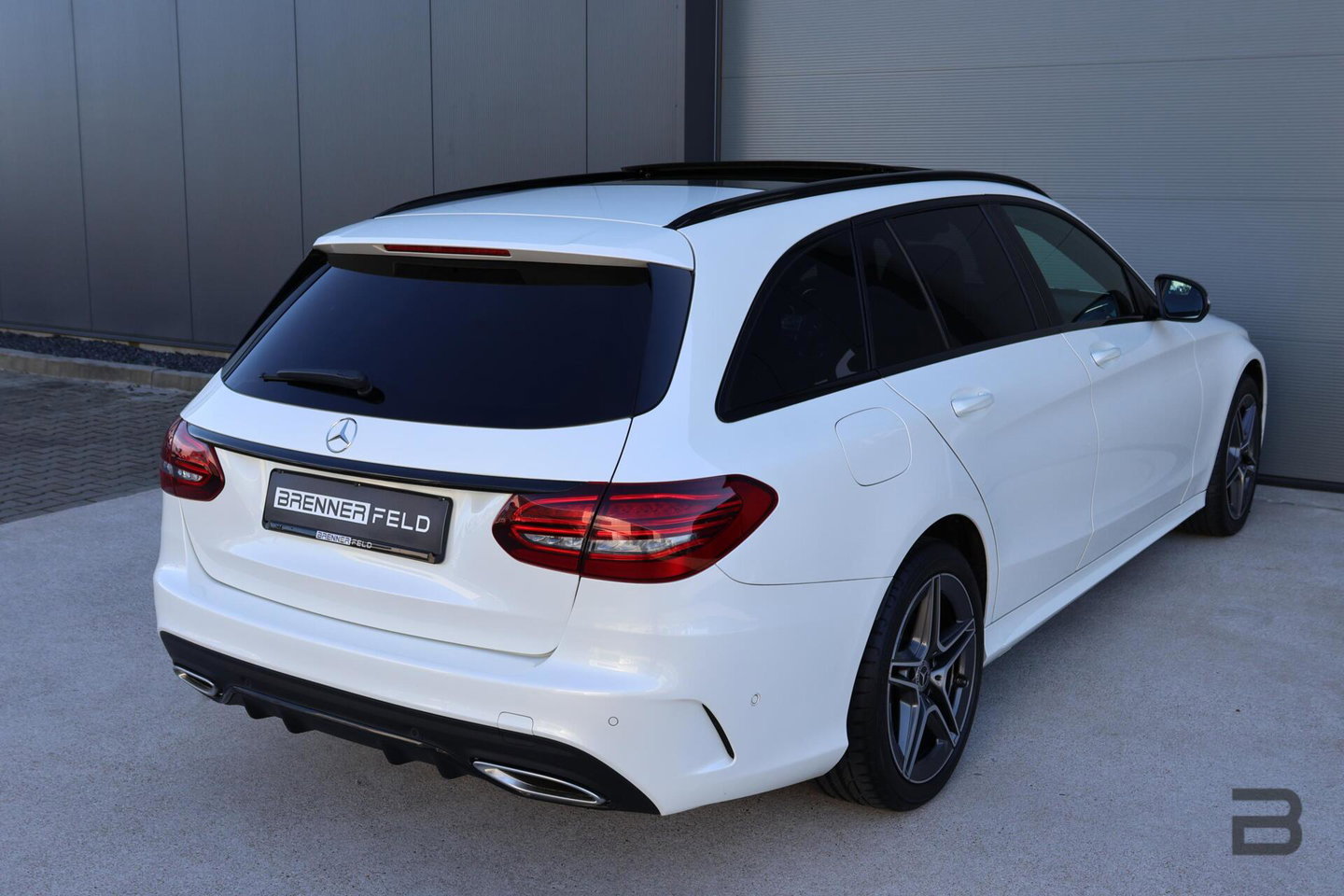 Mercedes-Benz C-Klasse Estate 400 4MATIC AMG Line / Panoramadak / Memory stoelen / Night Pakket / Burmester Surround