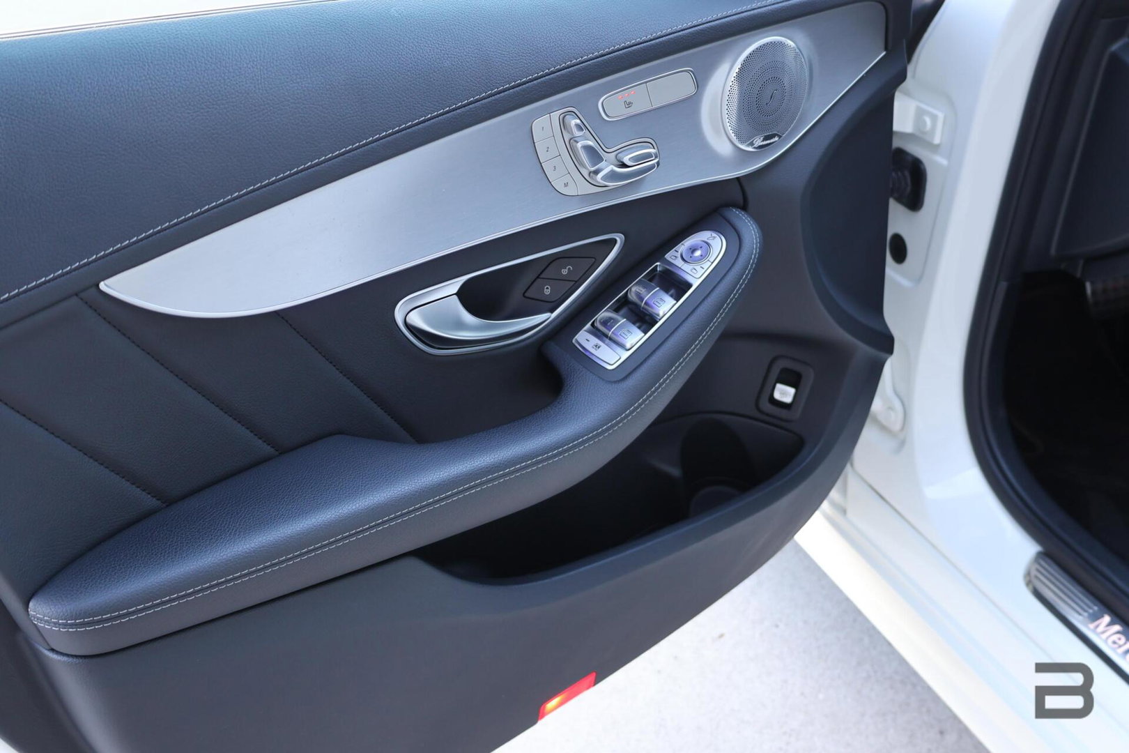 Mercedes-Benz C-Klasse Estate 400 4MATIC AMG Line / Panoramadak / Memory stoelen / Night Pakket / Burmester Surround