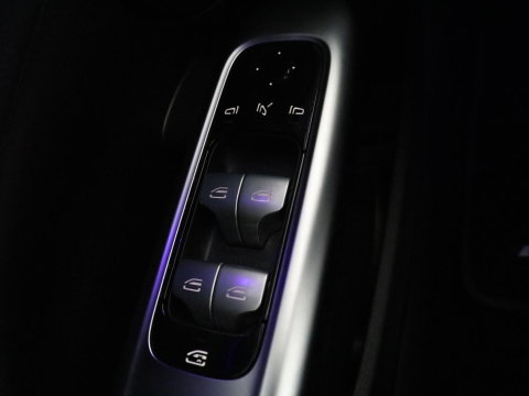 Mercedes-Benz C-Klasse 200 Launch Edition AMG Line | Leder | Cruise control | Stoelverwarming | Camera | Park assist | Sfeerverlichting | 19" velgen