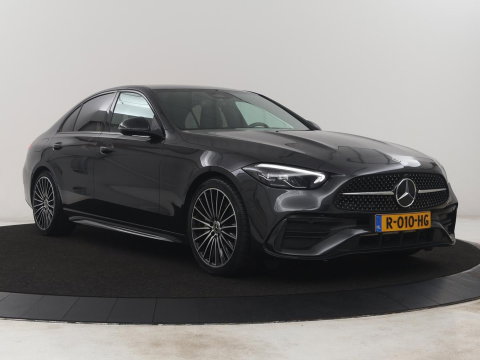 Mercedes-Benz C-Klasse 200 Launch Edition AMG Line | Leder | Cruise control | Stoelverwarming | Camera | Park assist | Sfeerverlichting | 19" velgen