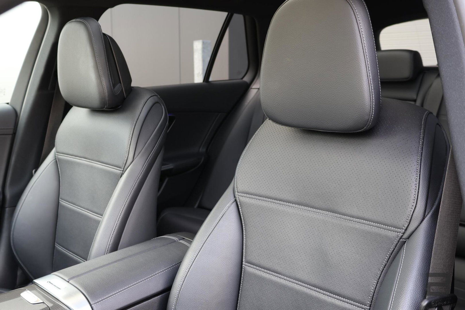 Mercedes-Benz C-Klasse Estate 220 d AMG Line / Panoramadak / Burmester Surround / Massage Stoelen / Night Pakket / Trekhaak Wegklapbaar