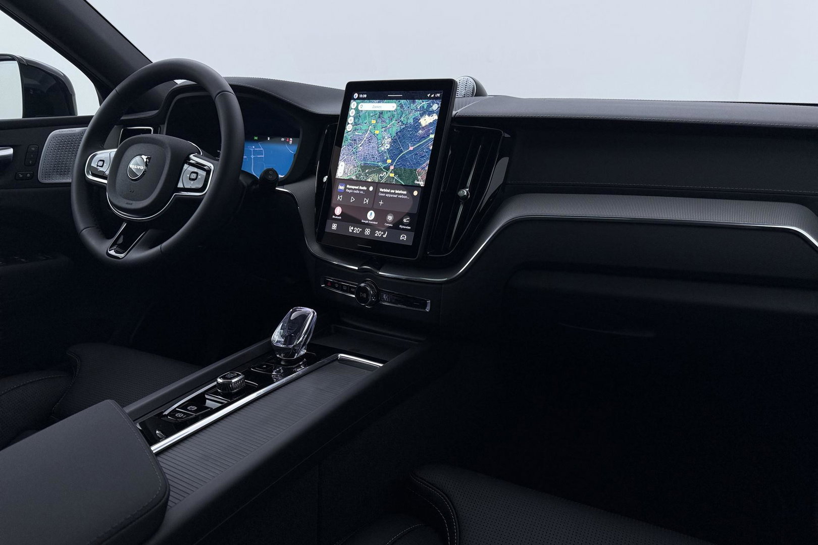 Volvo XC60 T6 Ultra Black Edition | HEICO | 22 Inch | Bowers&Wilkins | Luchtvering | Trekhaak | 360° Camera | Stoelventilatie