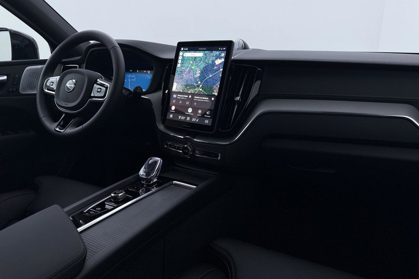 Volvo XC60 T6 Ultra Black Edition | HEICO | 22 Inch | Bowers&Wilkins | Luchtvering | Trekhaak | 360° Camera | Stoelventilatie