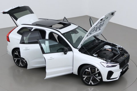 Volvo XC60 T6 Ultra Black Edition | HEICO | 22 Inch | Bowers&Wilkins | Luchtvering | Trekhaak | 360° Camera | Stoelventilatie