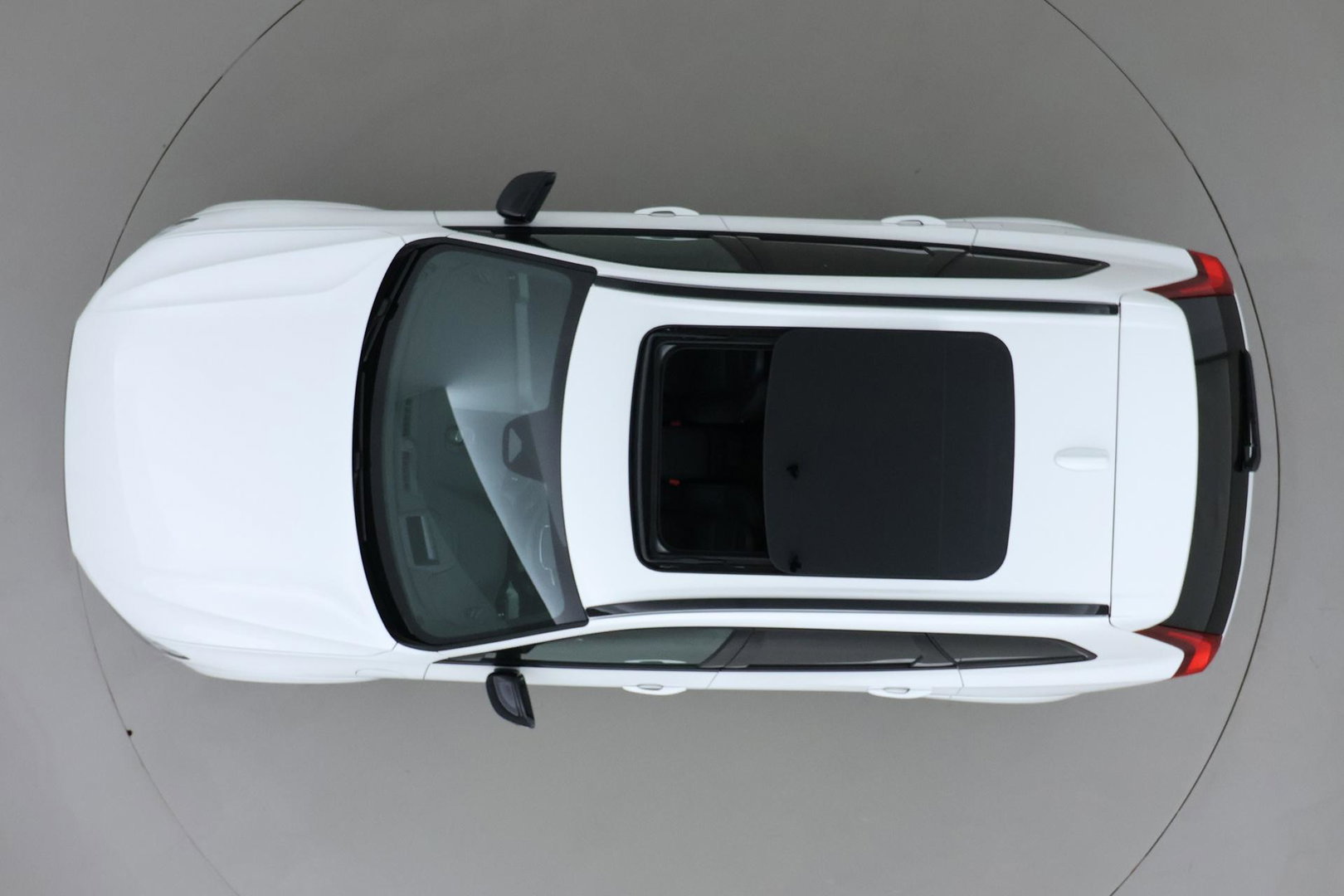 Volvo XC60 T6 Ultra Black Edition | HEICO | 22 Inch | Bowers&Wilkins | Luchtvering | Trekhaak | 360° Camera | Stoelventilatie
