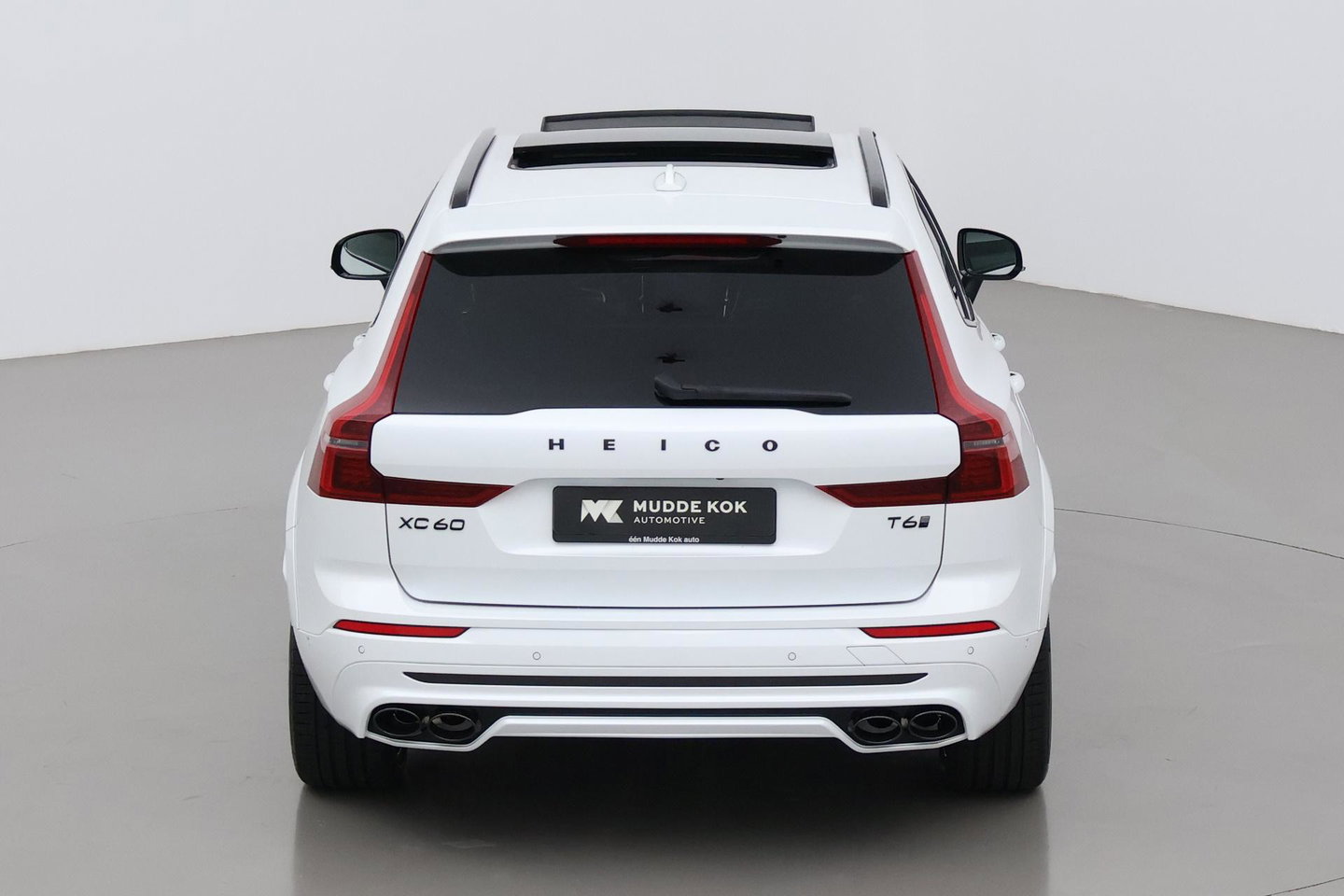 Volvo XC60 T6 Ultra Black Edition | HEICO | 22 Inch | Bowers&Wilkins | Luchtvering | Trekhaak | 360° Camera | Stoelventilatie