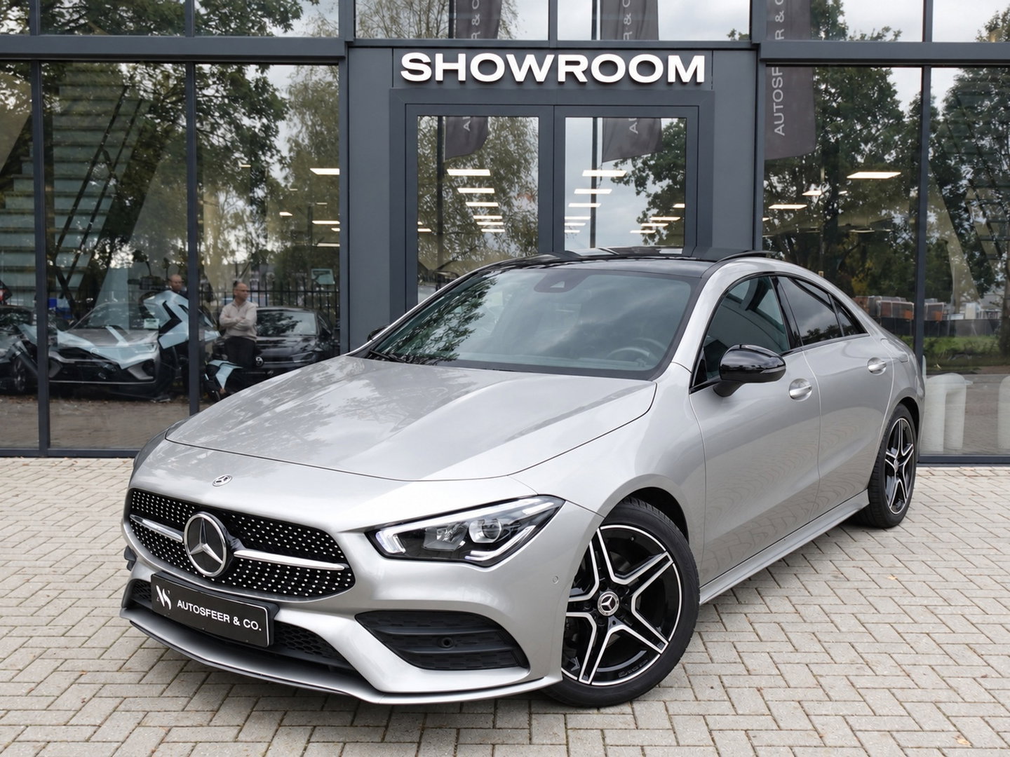 Mercedes-Benz CLA-Klasse 180 AMG PANO CAM SFEER