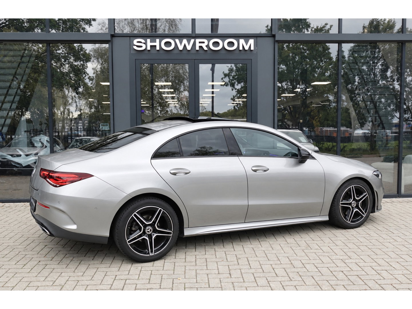 Mercedes-Benz CLA-Klasse 180 AMG PANO CAM SFEER