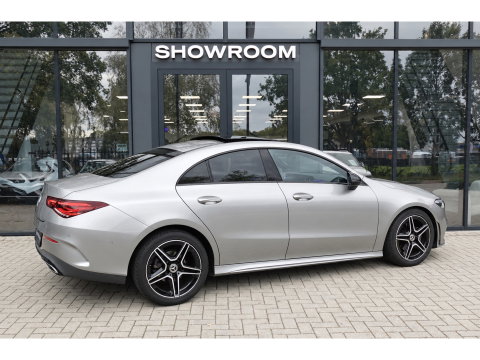 Mercedes-Benz CLA-Klasse 180 AMG PANO CAM SFEER