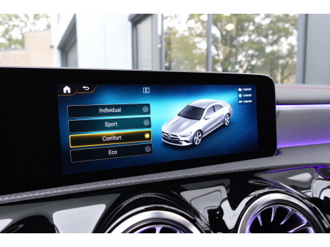 Mercedes-Benz CLA-Klasse 180 AMG PANO CAM SFEER