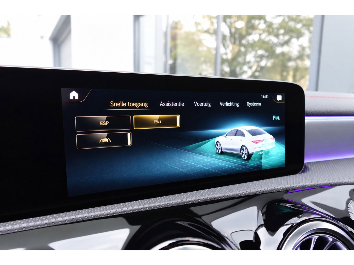 Mercedes-Benz CLA-Klasse 180 AMG PANO CAM SFEER