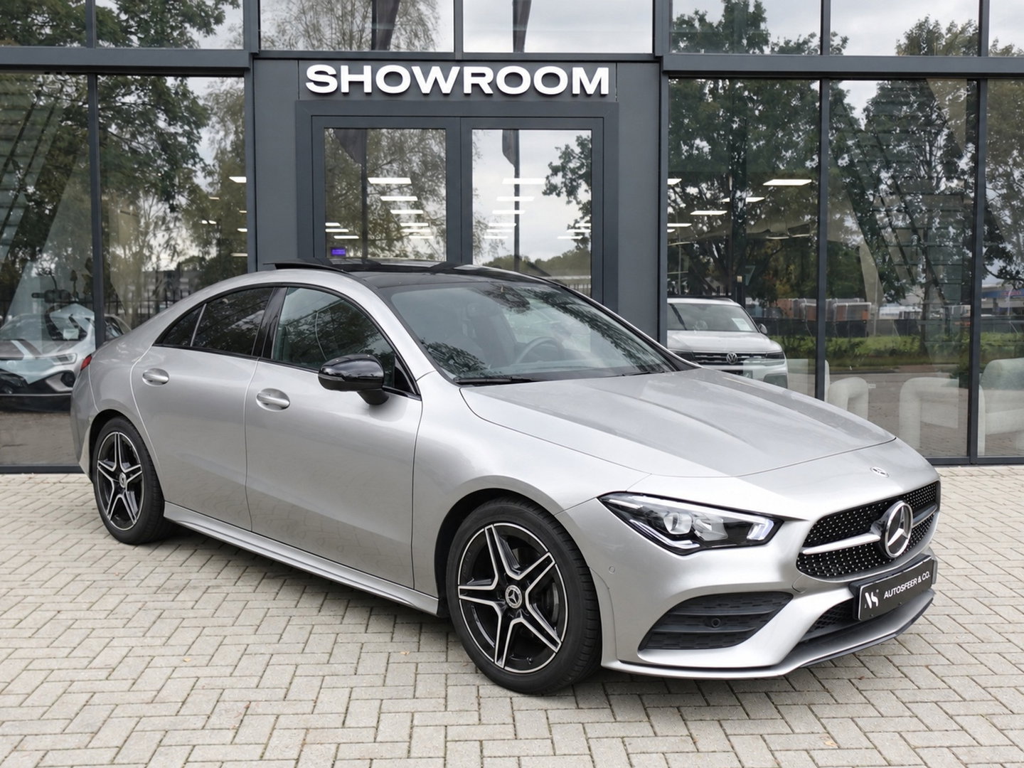 Mercedes-Benz CLA-Klasse 180 AMG PANO CAM SFEER