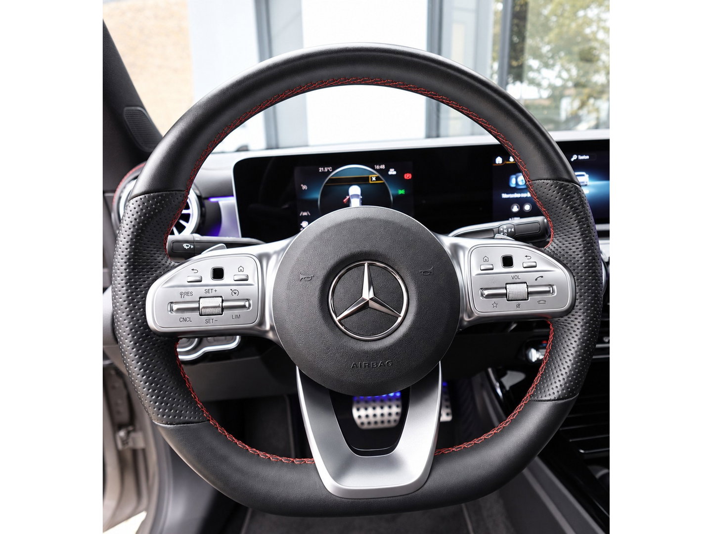 Mercedes-Benz CLA-Klasse 180 AMG PANO CAM SFEER