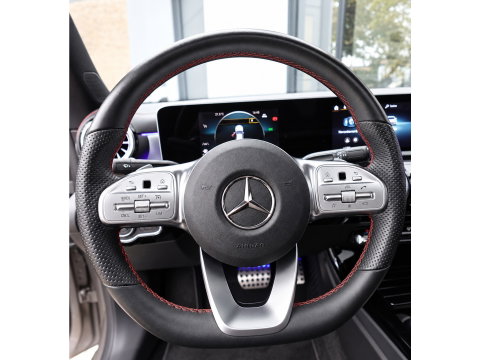 Mercedes-Benz CLA-Klasse 180 AMG PANO CAM SFEER