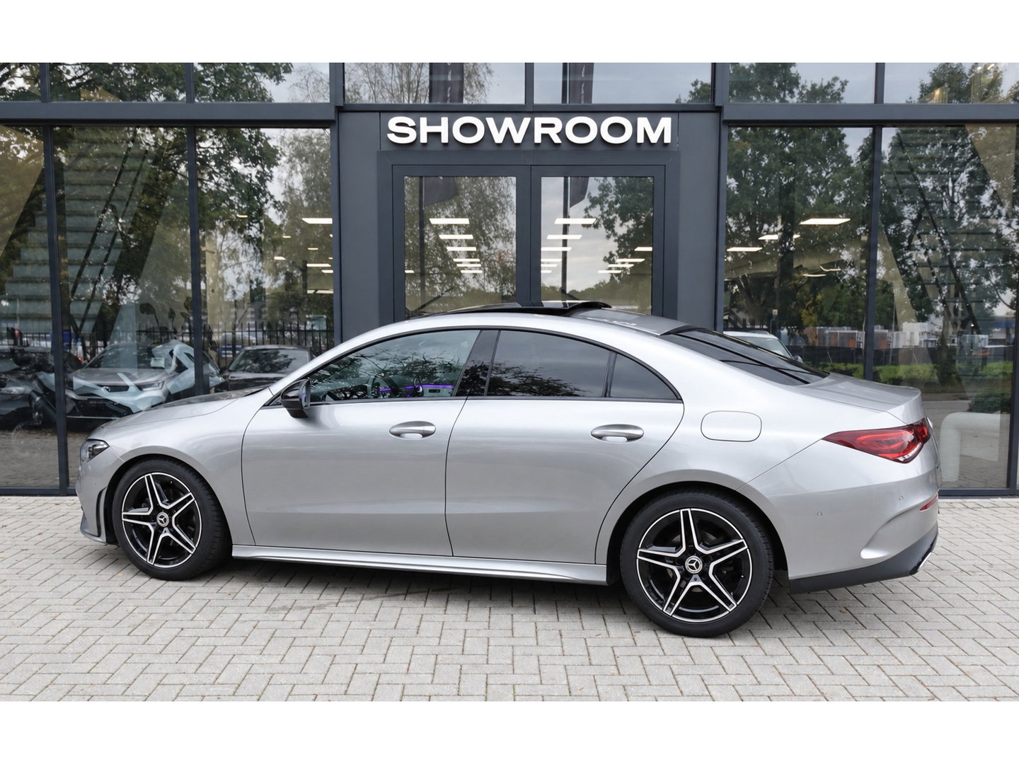 Mercedes-Benz CLA-Klasse 180 AMG PANO CAM SFEER