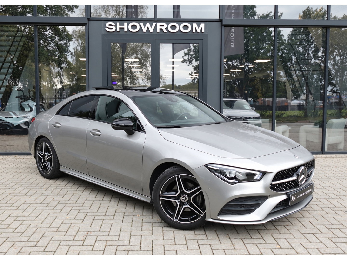 Mercedes-Benz CLA-Klasse 180 AMG PANO CAM SFEER
