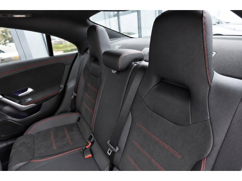 Mercedes-Benz CLA-Klasse 180 AMG PANO CAM SFEER