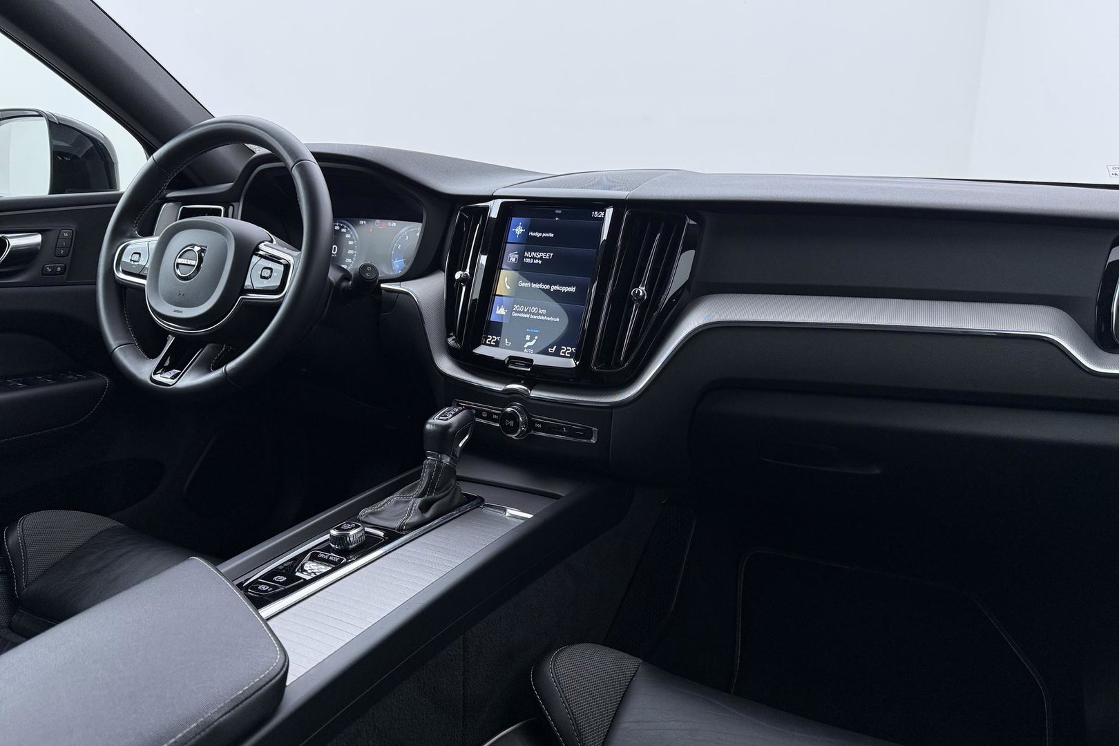 Volvo XC60 T4 R-Design | Goed onderhouden | BLIS | Camera | Full LED | Apple CarPlay | Memory | Verwarmde Voorruit | 19 Inch