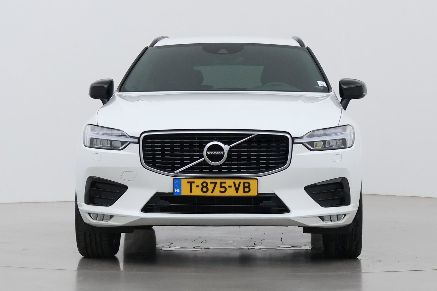Volvo XC60 T4 R-Design | Goed onderhouden | BLIS | Camera | Full LED | Apple CarPlay | Memory | Verwarmde Voorruit | 19 Inch