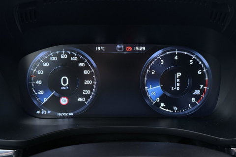 Volvo XC60 T4 R-Design | Goed onderhouden | BLIS | Camera | Full LED | Apple CarPlay | Memory | Verwarmde Voorruit | 19 Inch