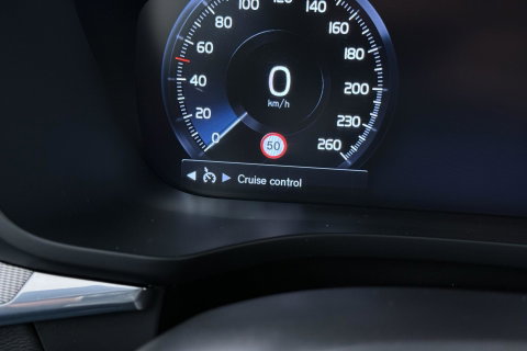 Volvo XC60 T4 R-Design | Goed onderhouden | BLIS | Camera | Full LED | Apple CarPlay | Memory | Verwarmde Voorruit | 19 Inch