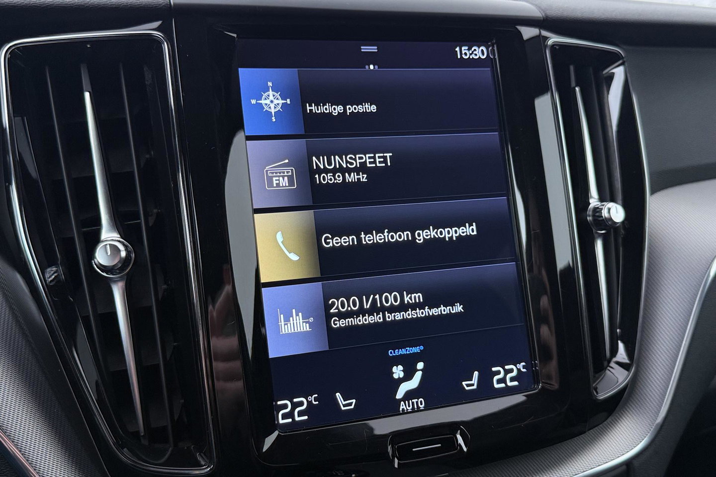 Volvo XC60 T4 R-Design | Goed onderhouden | BLIS | Camera | Full LED | Apple CarPlay | Memory | Verwarmde Voorruit | 19 Inch