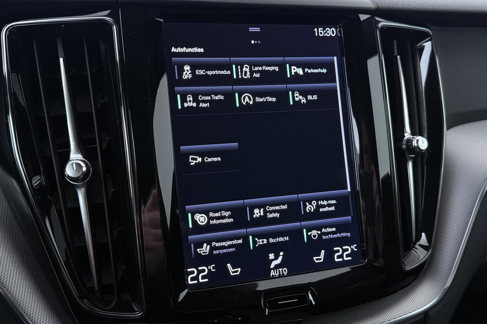 Volvo XC60 T4 R-Design | Goed onderhouden | BLIS | Camera | Full LED | Apple CarPlay | Memory | Verwarmde Voorruit | 19 Inch