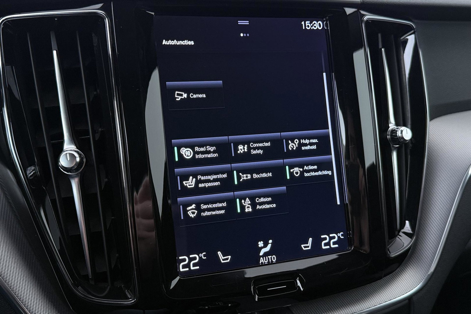 Volvo XC60 T4 R-Design | Goed onderhouden | BLIS | Camera | Full LED | Apple CarPlay | Memory | Verwarmde Voorruit | 19 Inch