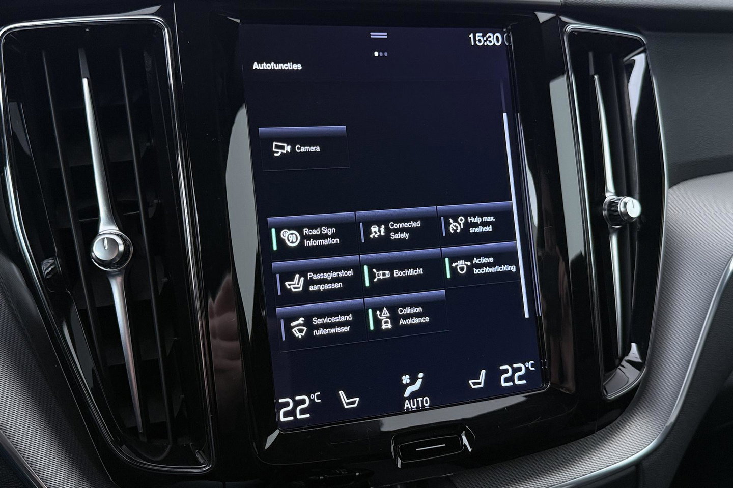 Volvo XC60 T4 R-Design | Goed onderhouden | BLIS | Camera | Full LED | Apple CarPlay | Memory | Verwarmde Voorruit | 19 Inch