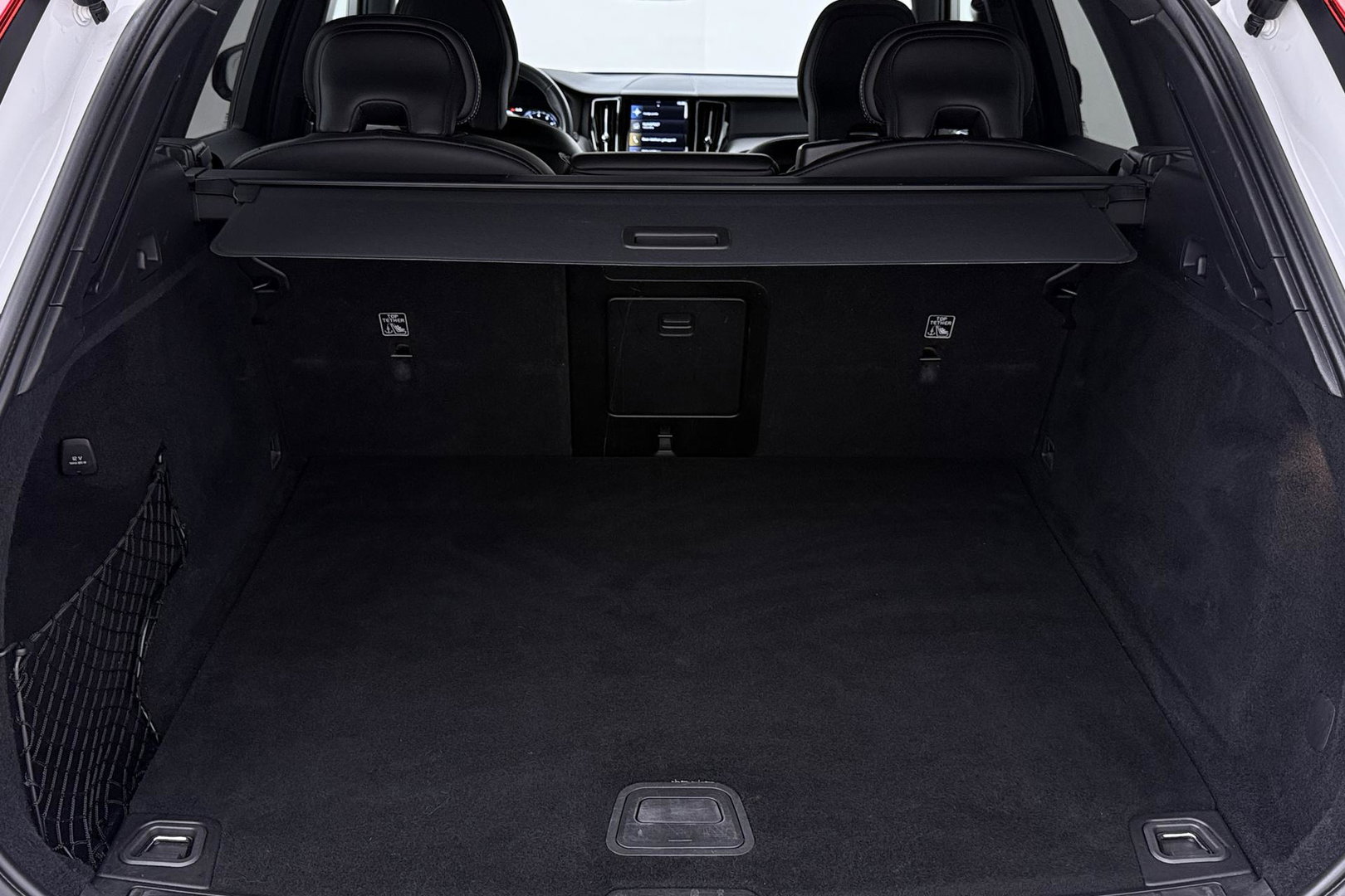 Volvo XC60 T4 R-Design | Goed onderhouden | BLIS | Camera | Full LED | Apple CarPlay | Memory | Verwarmde Voorruit | 19 Inch