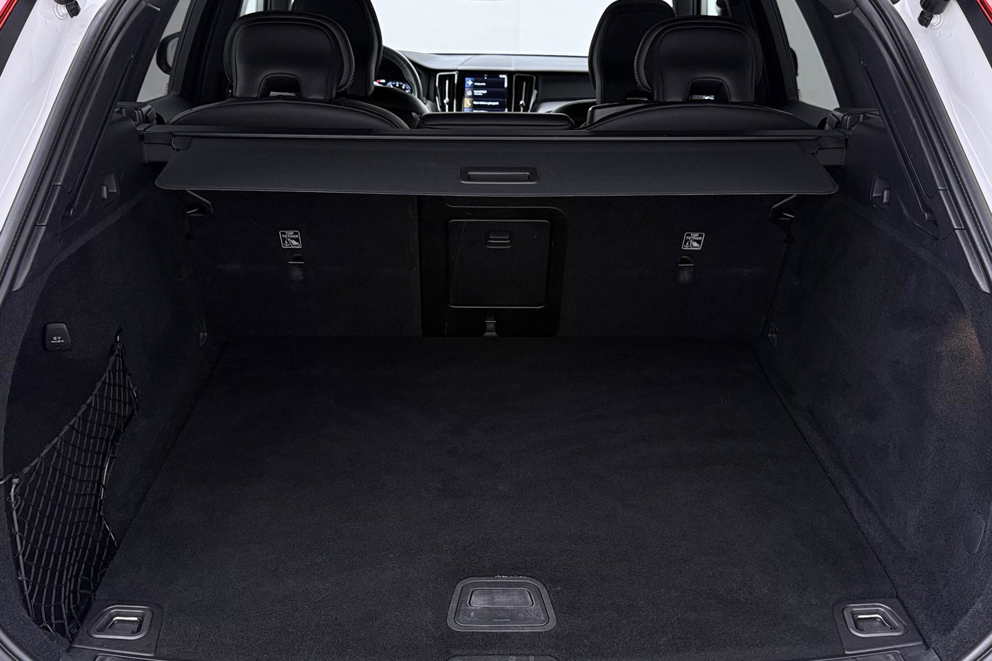 Volvo XC60 T4 R-Design | Goed onderhouden | BLIS | Camera | Full LED | Apple CarPlay | Memory | Verwarmde Voorruit | 19 Inch
