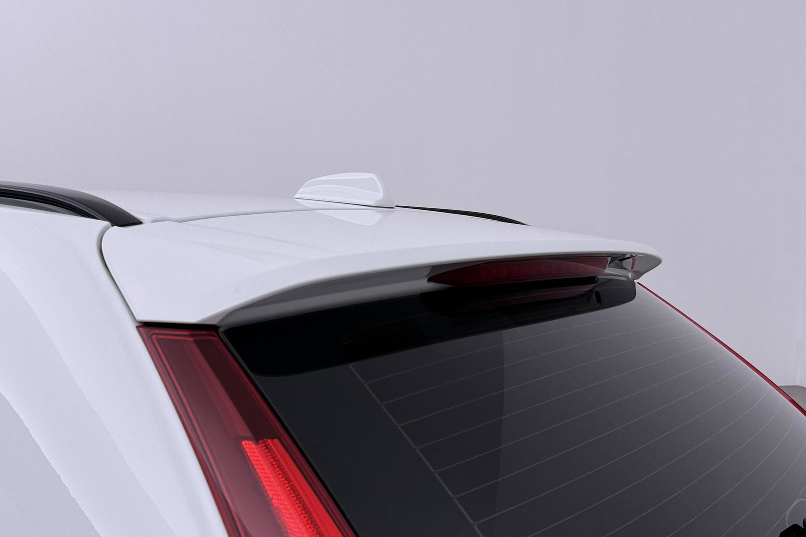 Volvo XC60 T4 R-Design | Goed onderhouden | BLIS | Camera | Full LED | Apple CarPlay | Memory | Verwarmde Voorruit | 19 Inch