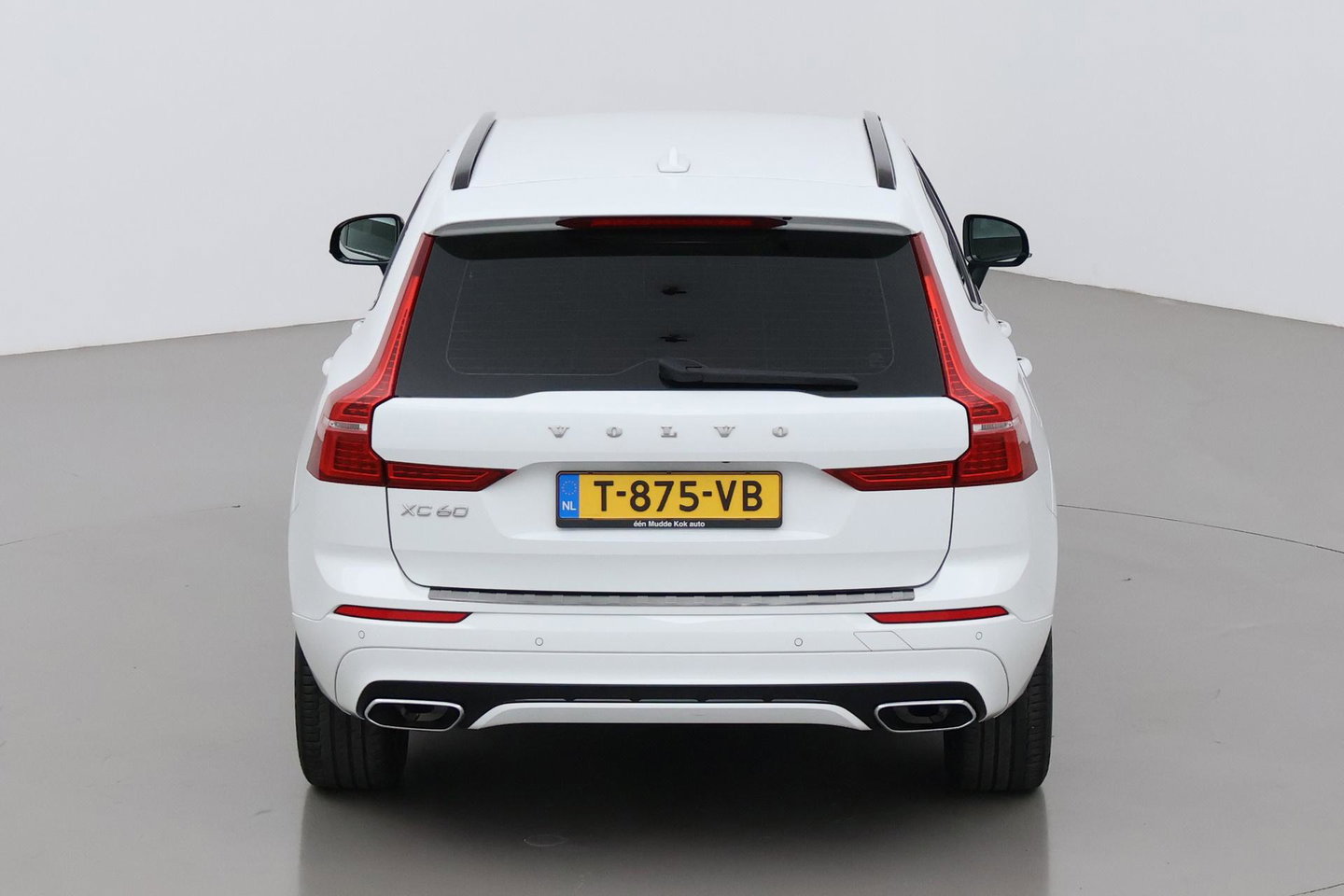 Volvo XC60 T4 R-Design | Goed onderhouden | BLIS | Camera | Full LED | Apple CarPlay | Memory | Verwarmde Voorruit | 19 Inch