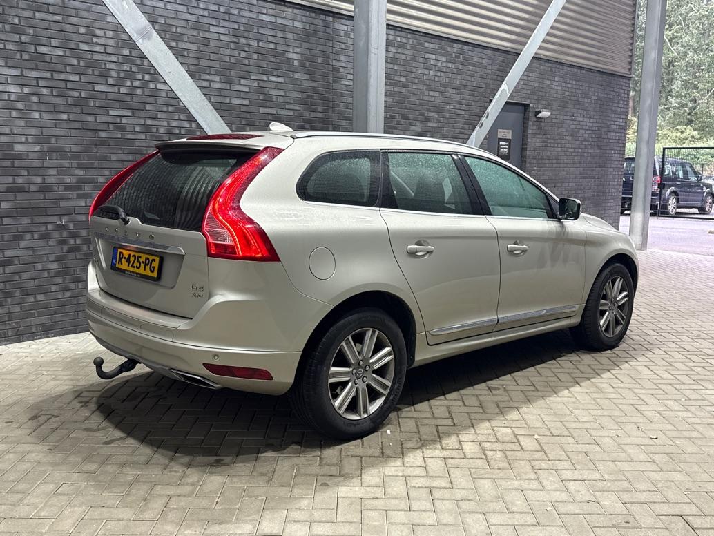 Volvo XC60 2.4 D4 Summum | 5-cilinder | Panoramadak | Trekhaak | Camera | Navigatie | Stoelverwarming | Verwarmde voorruit