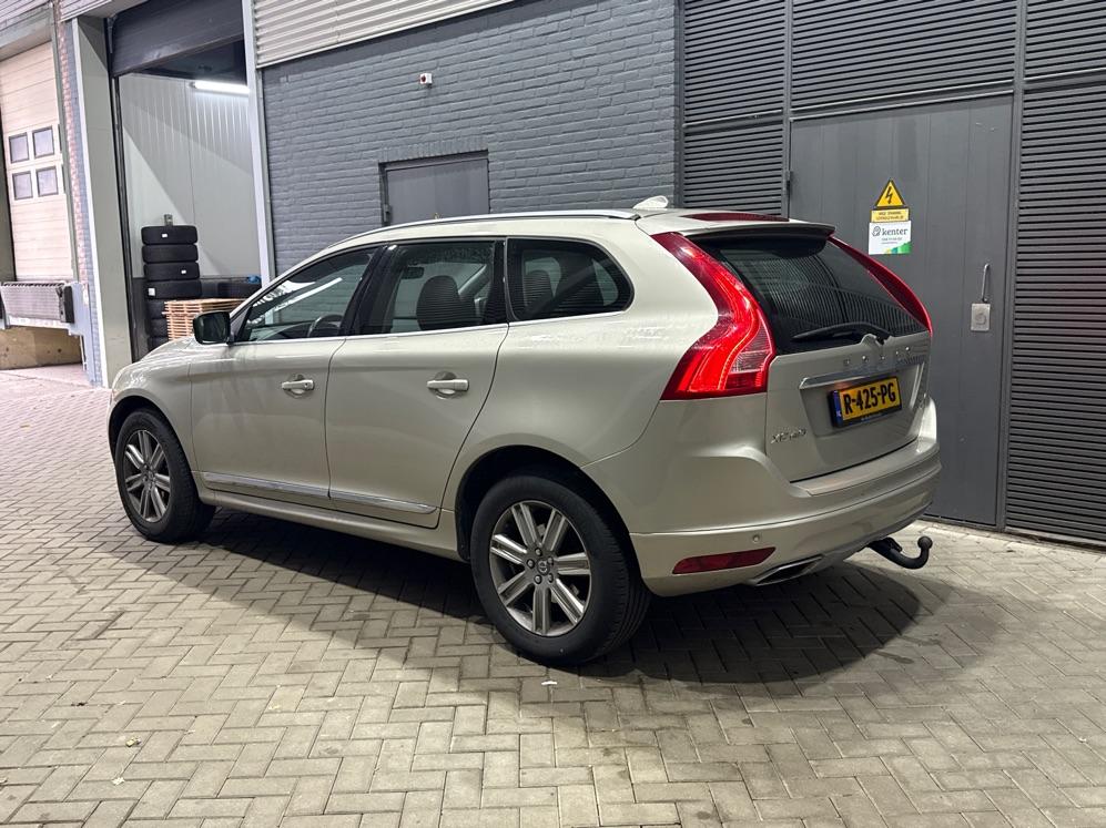 Volvo XC60 2.4 D4 Summum | 5-cilinder | Panoramadak | Trekhaak | Camera | Navigatie | Stoelverwarming | Verwarmde voorruit