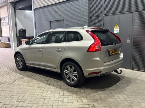 Volvo XC60 2.4 D4 Summum | 5-cilinder | Panoramadak | Trekhaak | Camera | Navigatie | Stoelverwarming | Verwarmde voorruit