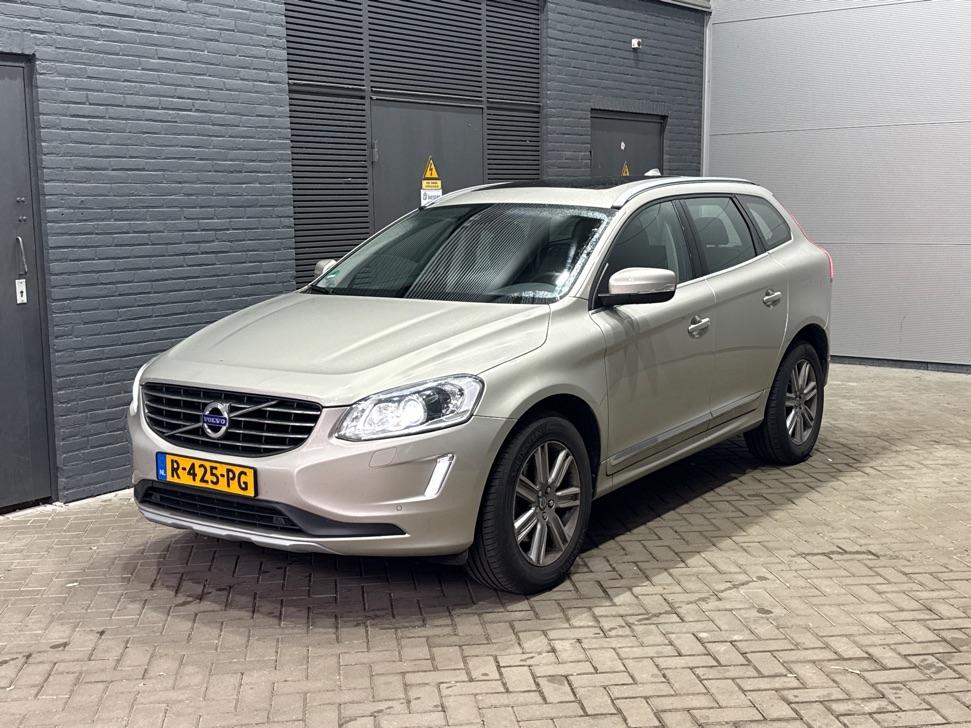 Volvo XC60 2.4 D4 Summum | 5-cilinder | Panoramadak | Trekhaak | Camera | Navigatie | Stoelverwarming | Verwarmde voorruit
