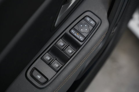Dacia Duster 1.0 TCe 100 ECO-G Extreme LED Bar Imperial Trekhaak Blindspot PDC 360 camera NAP!